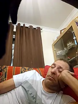 Snapshot of meateater1 chatting on 11-25-25, 02:33 meateater1 online show from 11-25-25, 02:33