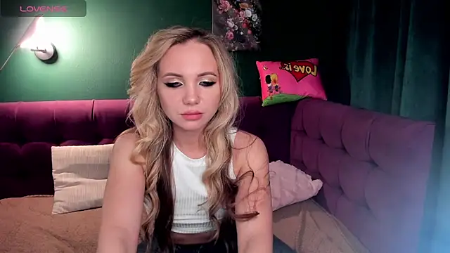 EvaMoran online show from 02-06-25, 05:03