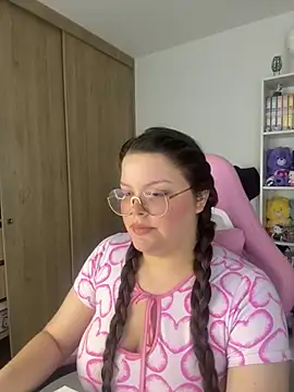 Snapshot of Gabiwaifu chatting on 10-25-25, 10:26 Gabiwaifu online show from 10-25-25, 10:26