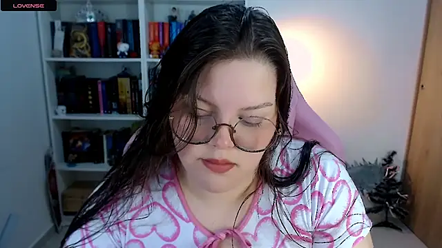 Snapshot of Gabiwaifu chatting on 12-21-25, 03:35 Gabiwaifu online show from 12-21-25, 03:35