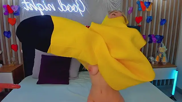 Emilly Hart online show from 02-17-25, 06:09