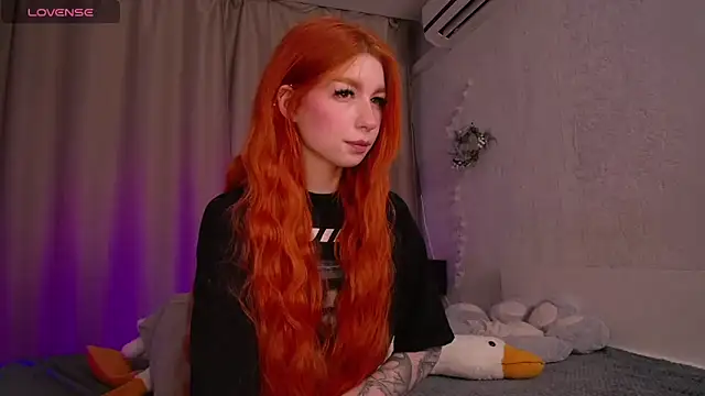 Snapshot of Evaa_Moonn_ chatting on 02-12-25, 08:06 Evaa Moonn  online show from 02-12-25, 08:06