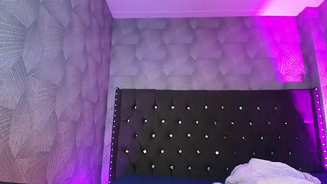 AnnaliOlsenX online show from 06-27-26, 07:19