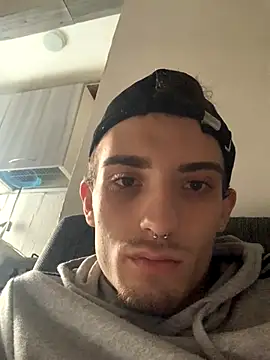 LaMaterialista online show from 10-19-25, 03:12