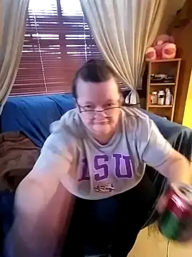 Bayou Woman68 online show from 12-17-25, 08:59