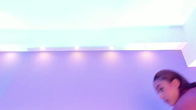 Adelehottman online show from 03-29-26, 04:07