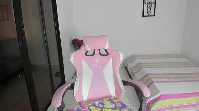 Snapshot of julinee_smithh chatting on 02-15-26, 11:41 julinee smithh online show from 02-15-26, 11:41