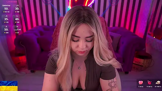 SusieWood online show from 04-24-26, 08:22