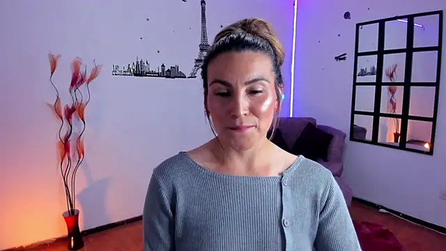 Snapshot of Elizabeth_taylor_b chatting on 10-22-25, 11:26 Elizabeth taylor b online show from 10-22-25, 11:26