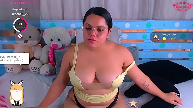 Snapshot of Sara-04 chatting on 12-23-24, 11:39 Sara-04 online show from 12-23-24, 11:39