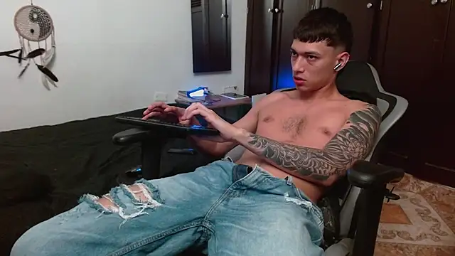 aaron blug online show from 11-10-25, 01:48