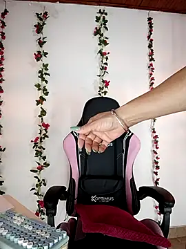 ariana lavoie- online show from 10-23-25, 08:51