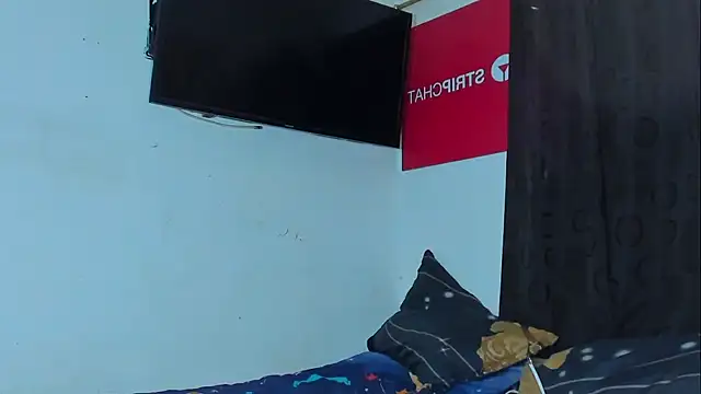 Snapshot of visaelX chatting on 01-01-25, 10:32 visaelX online show from 01-01-25, 10:32