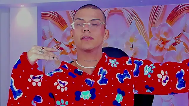 Snapshot of visaelX chatting on 01-21-25, 02:05 visaelX online show from 01-21-25, 02:05