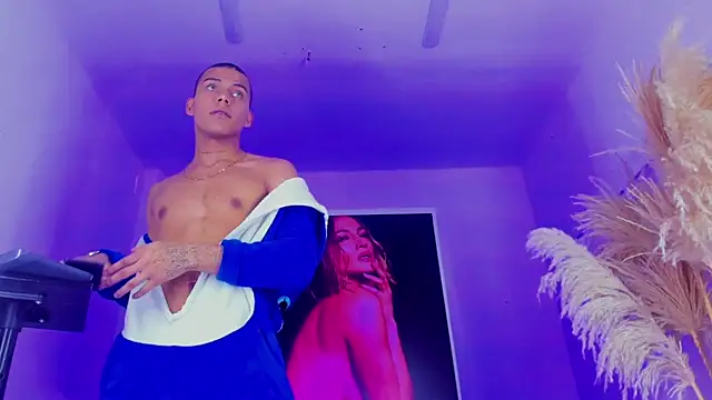 Snapshot of visaelX chatting on 01-24-25, 01:03 visaelX online show from 01-24-25, 01:03