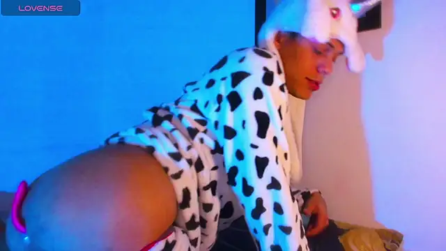 Snapshot of visaelX chatting on 03-08-25, 03:13 visaelX online show from 03-08-25, 03:13