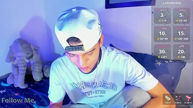 Snapshot of visaelX chatting on 03-10-25, 01:43 visaelX online show from 03-10-25, 01:43