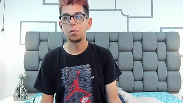 Derek and Skarlet online show from 09-16-25, 03:02