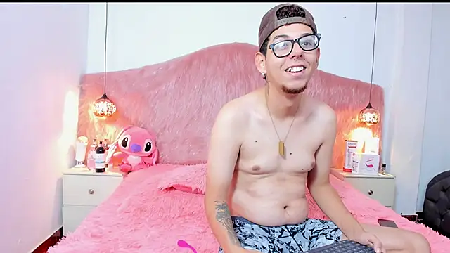 Derek and Skarlet online show from 11-17-25, 03:51