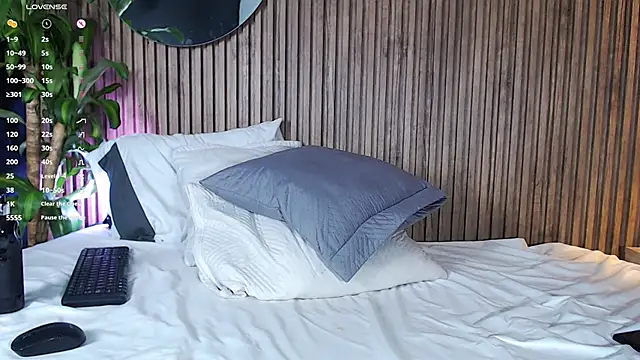 Snapshot of DilanJonnes_ chatting on 12-12-24, 12:59 DilanJonnes online show from 12-12-24, 12:59