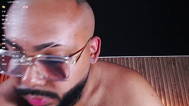 Snapshot of DilanJonnes_ chatting on 03-18-25, 10:48 DilanJonnes online show from 03-18-25, 10:48