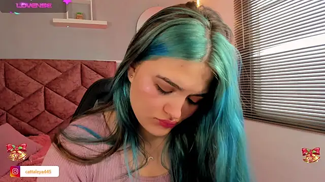 cattaleya    online show from 12-15-24, 01:22