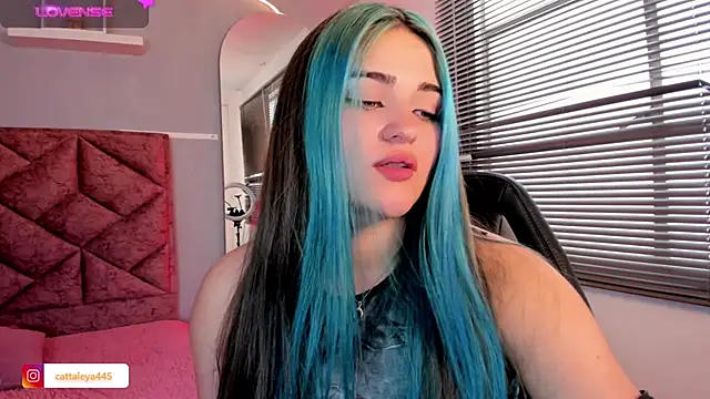 cattaleya    online show from 01-03-25, 09:15