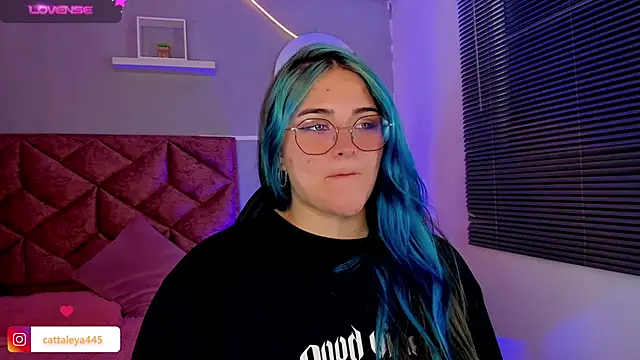 cattaleya    online show from 01-17-25, 04:17