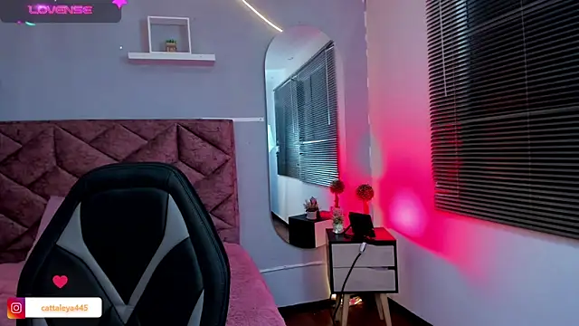 cattaleya    online show from 01-30-25, 04:06