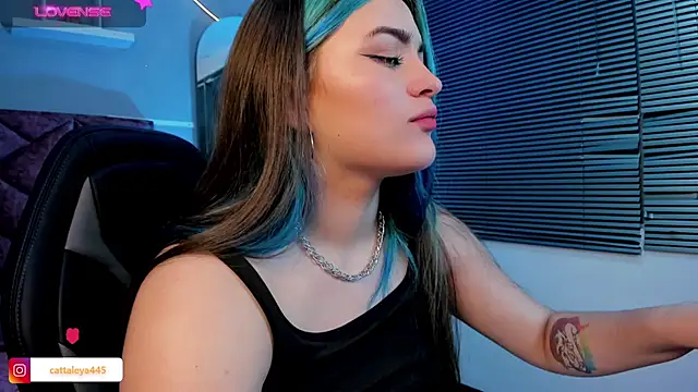 cattaleya    online show from 02-06-25, 09:43