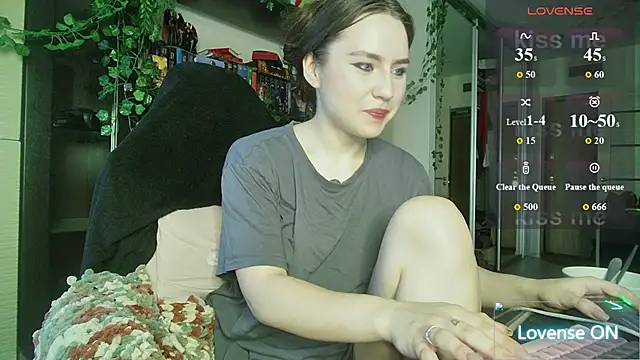 Snapshot of Aurora_workerr chatting on 06-17-26, 03:24 Aurora workerr online show from 06-17-26, 03:24