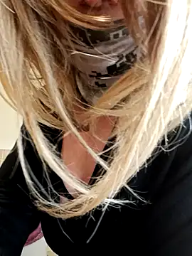 Snapshot of -DeMax chatting on 03-21-26, 04:39 -DeMax online show from 03-21-26, 04:39