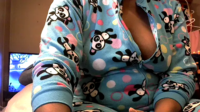 EbonyFetishQueen online show from 11-11-25, 04:40