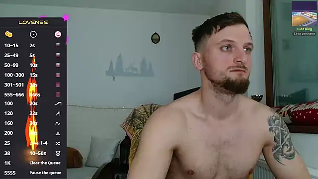 Snapshot of cuple_hoot_ chatting on 03-05-25, 04:35 cuple hoot  online show from 03-05-25, 04:35