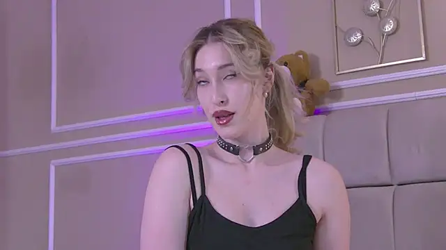 SerenaBennet online show from 03-09-26, 09:57