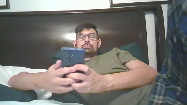 Snapshot of spence204011 chatting on 04-11-26, 01:54 spence204011 online show from 04-11-26, 01:54