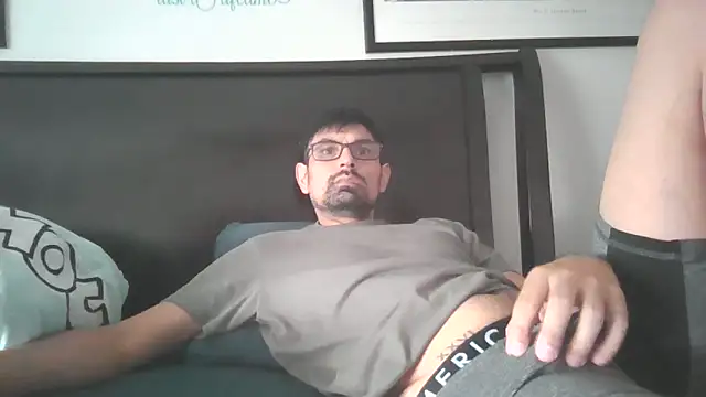 Snapshot of spence204011 chatting on 06-04-26, 06:25 spence204011 online show from 06-04-26, 06:25