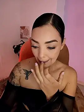 Snapshot of Sara_LipsX chatting on 11-20-25, 01:50 Sara LipsX online show from 11-20-25, 01:50