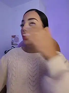 Snapshot of Sara_LipsX chatting on 11-22-25, 02:32 Sara LipsX online show from 11-22-25, 02:32