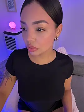 Snapshot of Sara_LipsX chatting on 12-19-25, 02:51 Sara LipsX online show from 12-19-25, 02:51