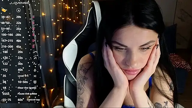 Mary   Moore online show from 12-18-24, 08:20