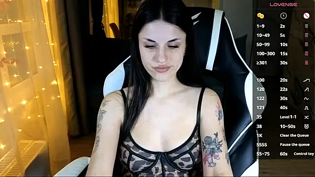 Mary   Moore online show from 12-05-25, 03:41