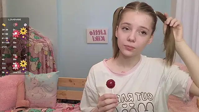 Snapshot of PrincessLittleKiki chatting on 10-10-25, 07:18 PrincessLittleKiki online show from 10-10-25, 07:18