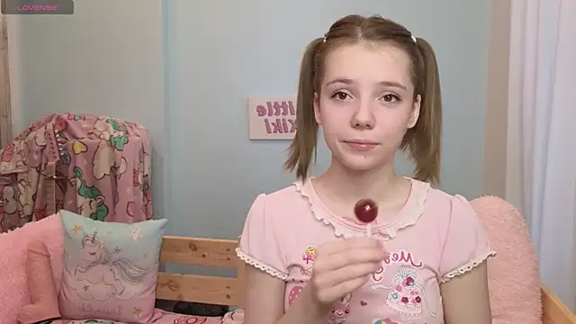 Snapshot of PrincessLittleKiki chatting on 10-11-25, 07:07 PrincessLittleKiki online show from 10-11-25, 07:07