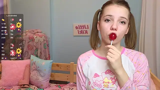 Snapshot of PrincessLittleKiki chatting on 10-17-25, 07:11 PrincessLittleKiki online show from 10-17-25, 07:11