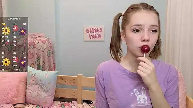 Snapshot of PrincessLittleKiki chatting on 10-18-25, 07:09 PrincessLittleKiki online show from 10-18-25, 07:09