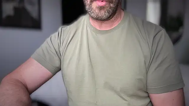 Snapshot of Mr_Beef chatting on 03-06-26, 12:34 Mr Beef online show from 03-06-26, 12:34