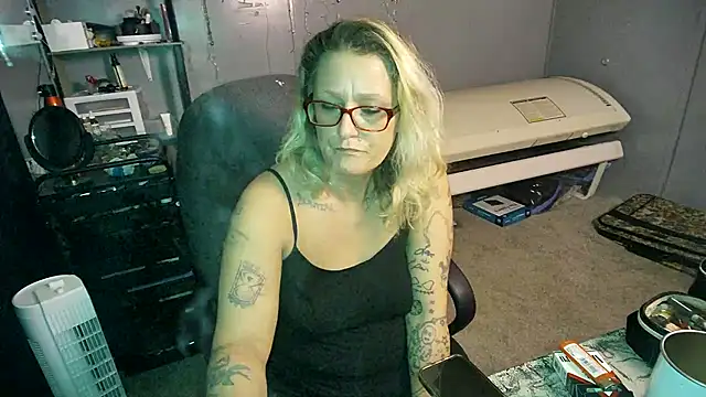 Snapshot of Lisalovely6981 chatting on 02-27-25, 09:11 Lisalovely6981 online show from 02-27-25, 09:11