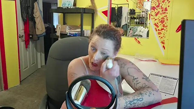 Snapshot of Lisalovely6981 chatting on 11-19-25, 02:50 Lisalovely6981 online show from 11-19-25, 02:50