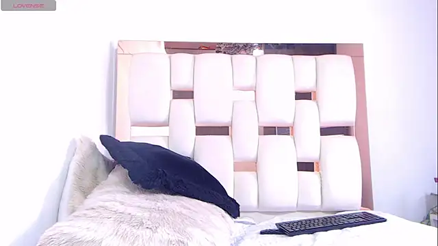 ItsVenuss online show from 03-17-26, 06:11